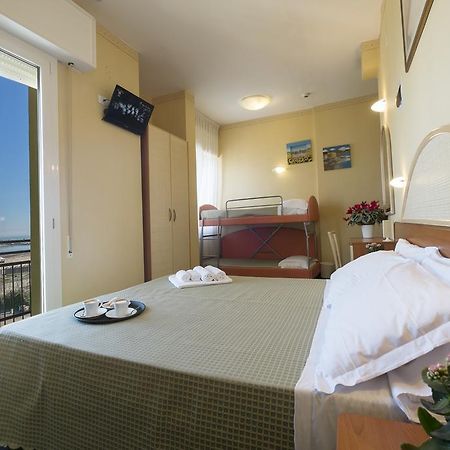 Hotel Crosal Rimini Exteriér fotografie