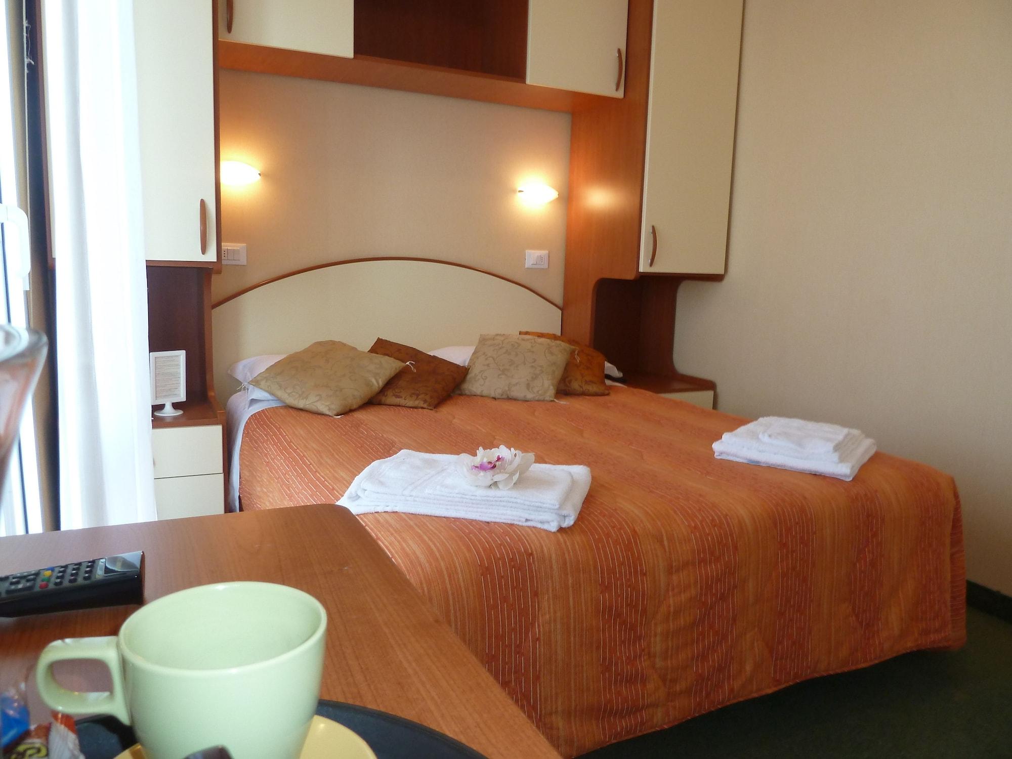 Hotel Crosal Rimini Exteriér fotografie