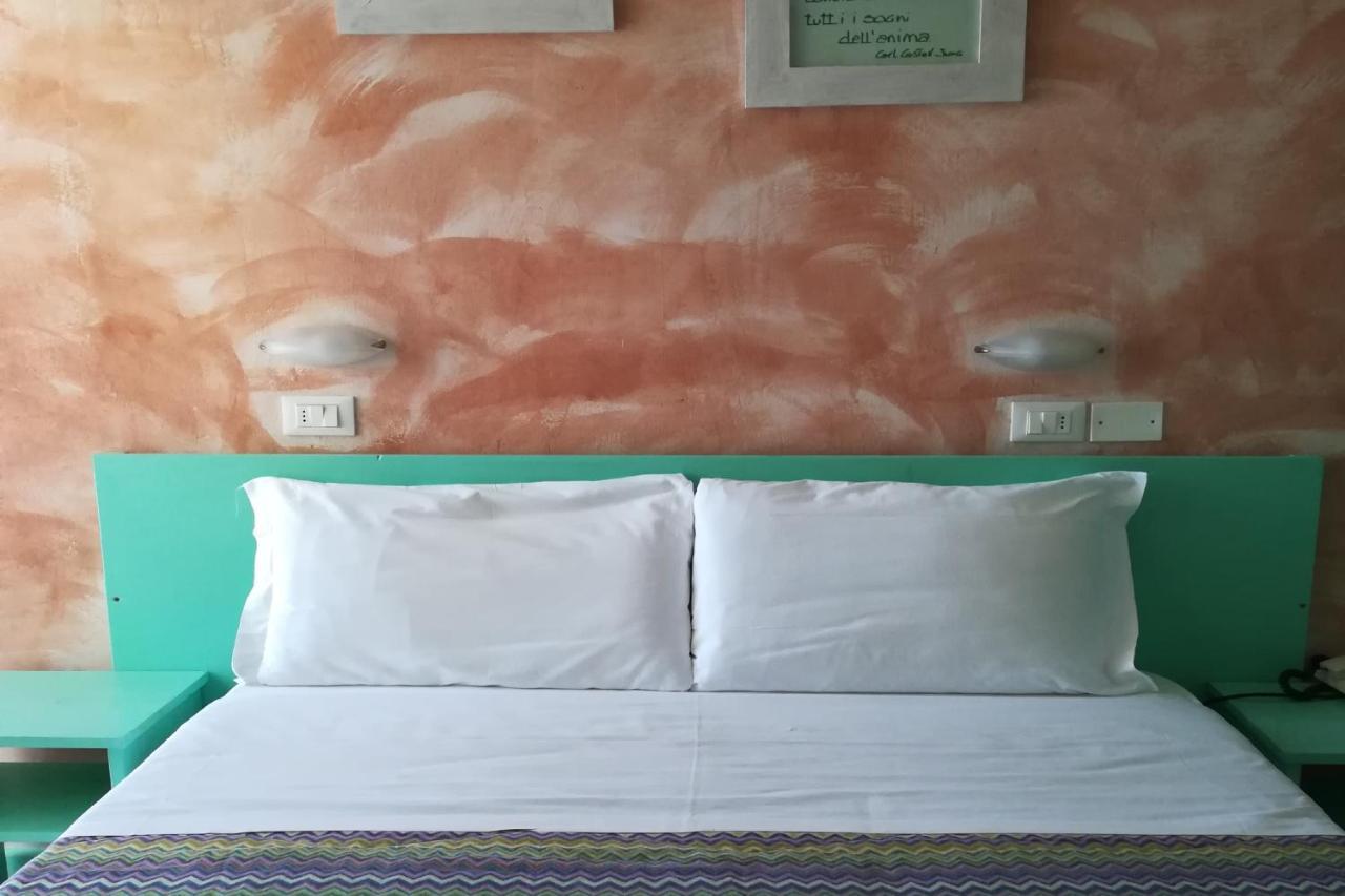 Hotel Crosal Rimini Exteriér fotografie