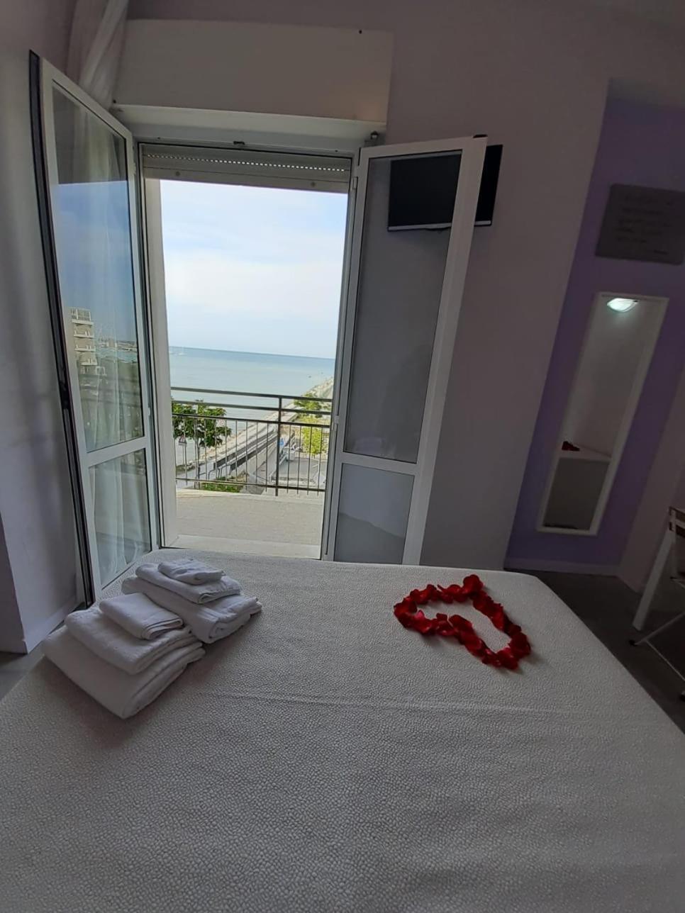 Hotel Crosal Rimini Exteriér fotografie