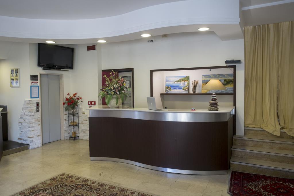 Hotel Crosal Rimini Exteriér fotografie