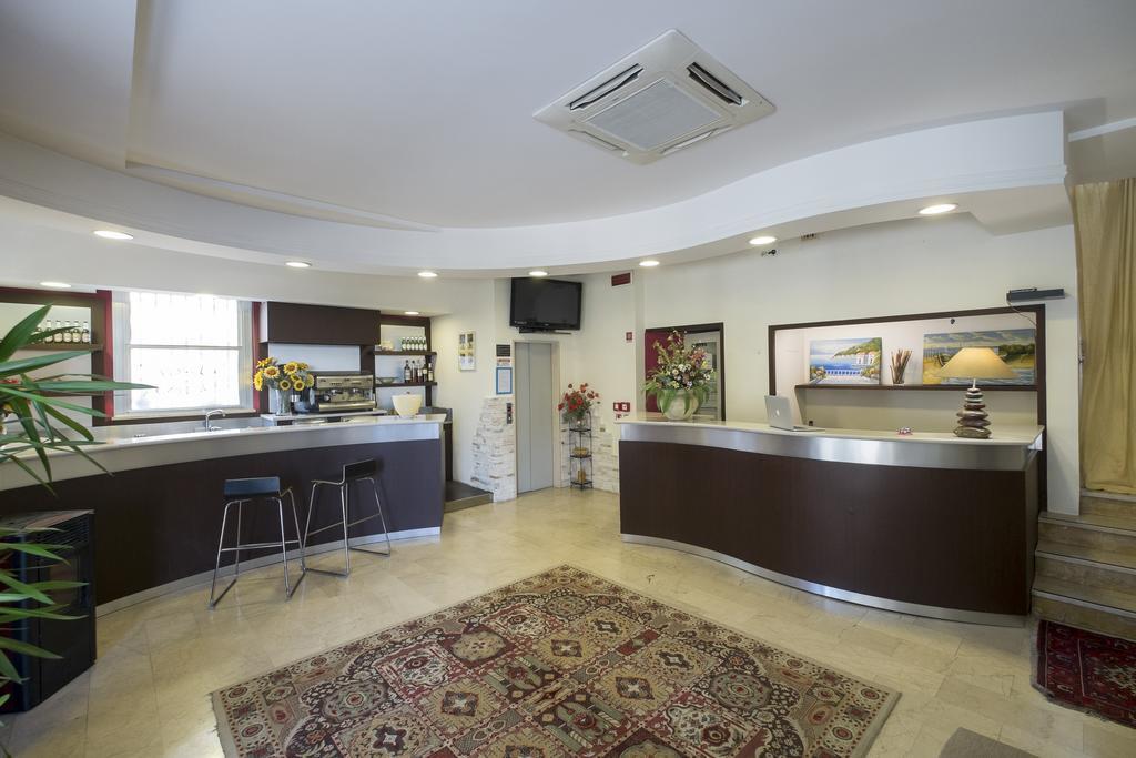 Hotel Crosal Rimini Exteriér fotografie