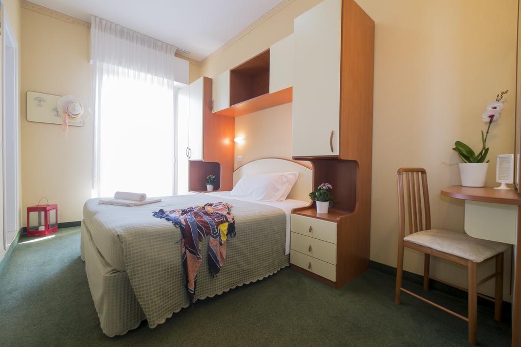 Hotel Crosal Rimini Exteriér fotografie