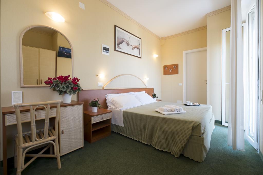 Hotel Crosal Rimini Exteriér fotografie