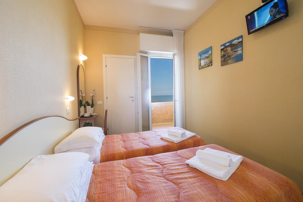 Hotel Crosal Rimini Exteriér fotografie