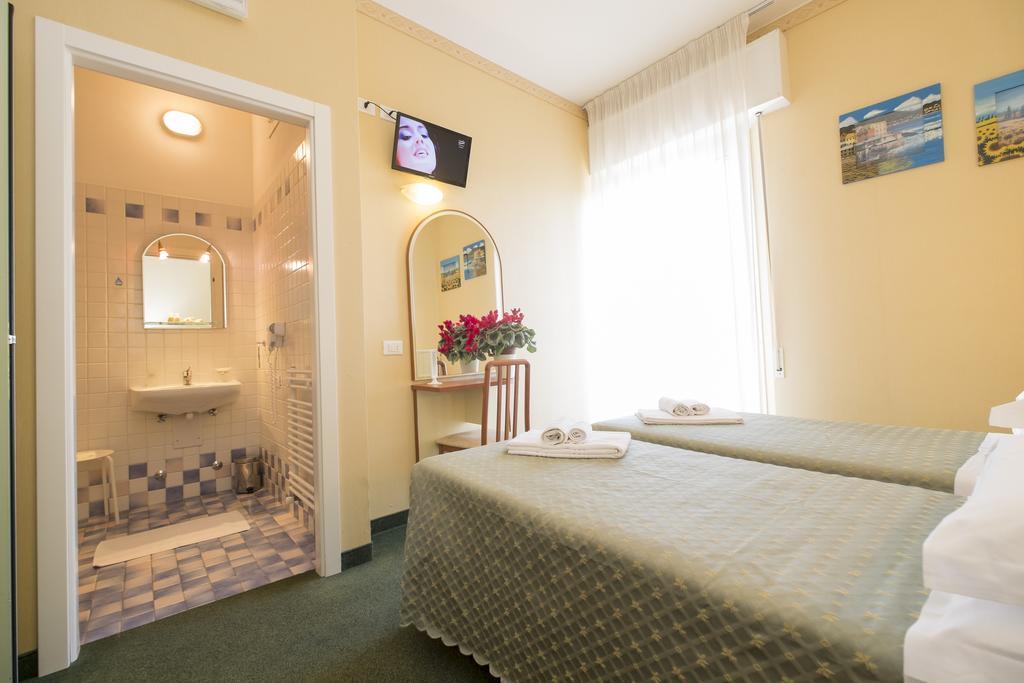 Hotel Crosal Rimini Exteriér fotografie