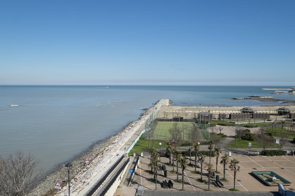 Hotel Crosal Rimini Exteriér fotografie