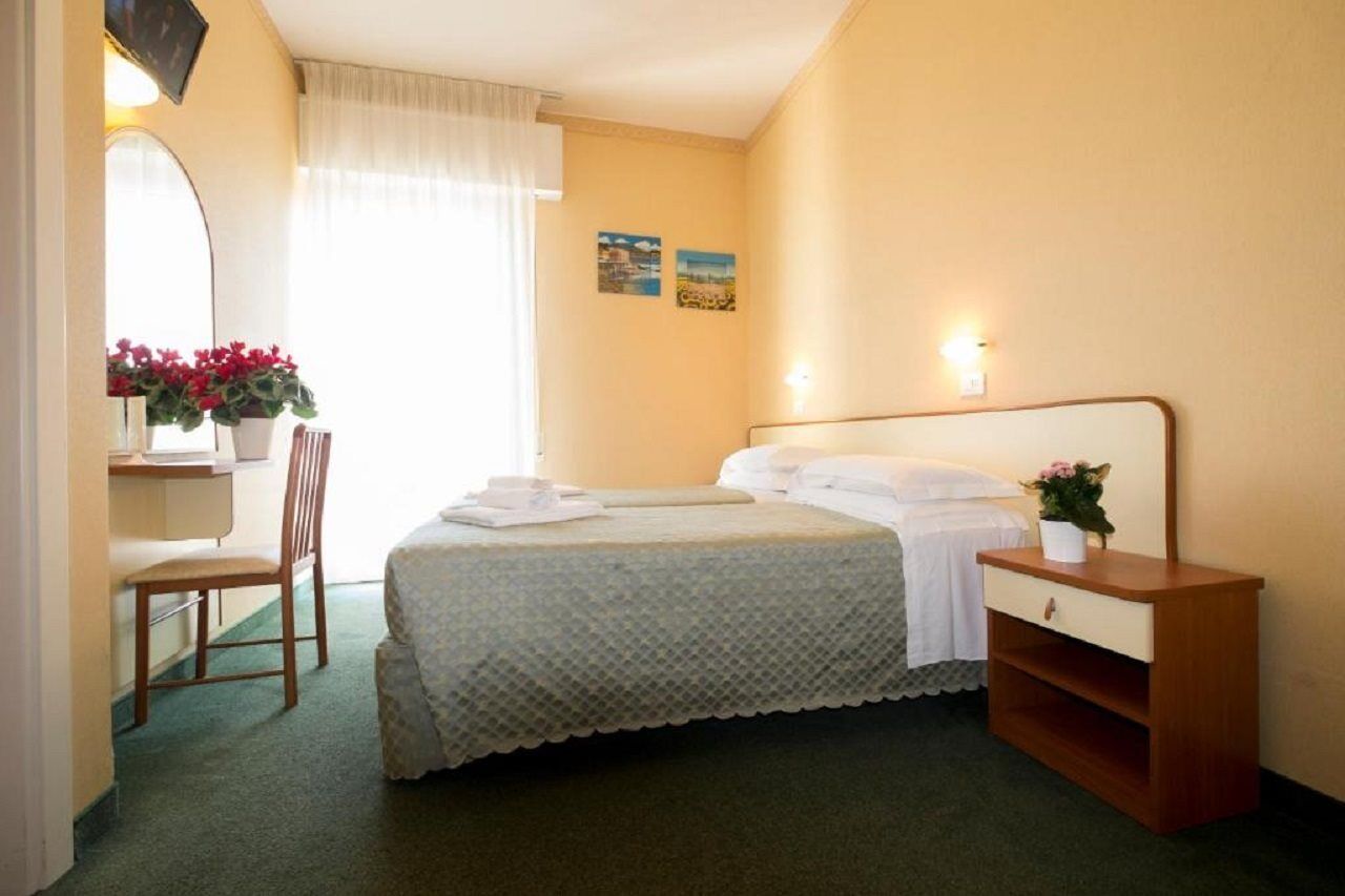 Hotel Crosal Rimini Exteriér fotografie